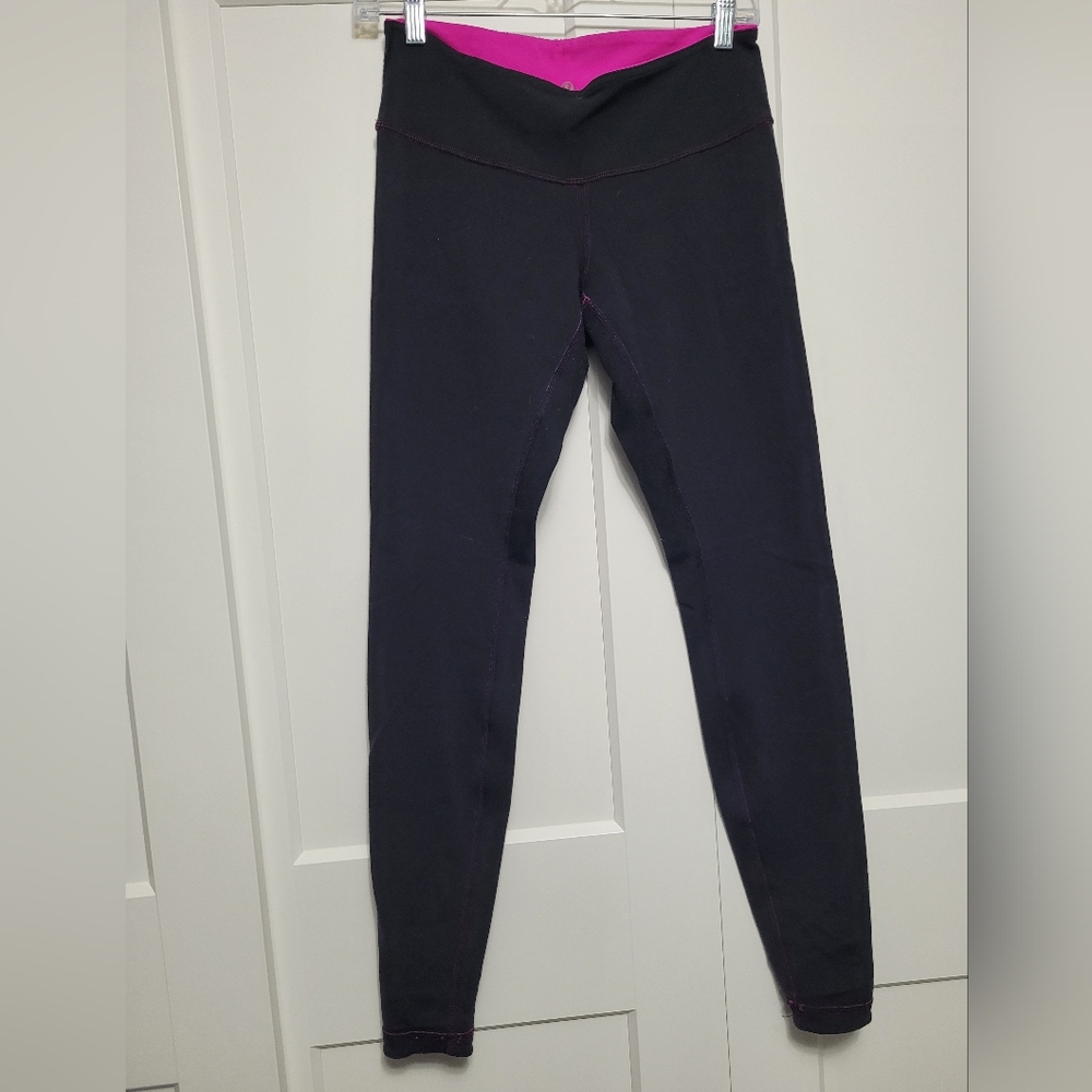 Lululemon Reversible Black / Pink Wunder Under Leggings